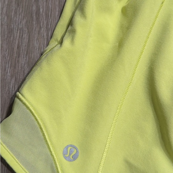 Lululemon Athletica Bright Yellow Athletic Hotty Hot Shorts sz 6 tall - Picture 4 of 4